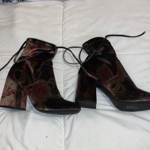 size 8 boots never worn